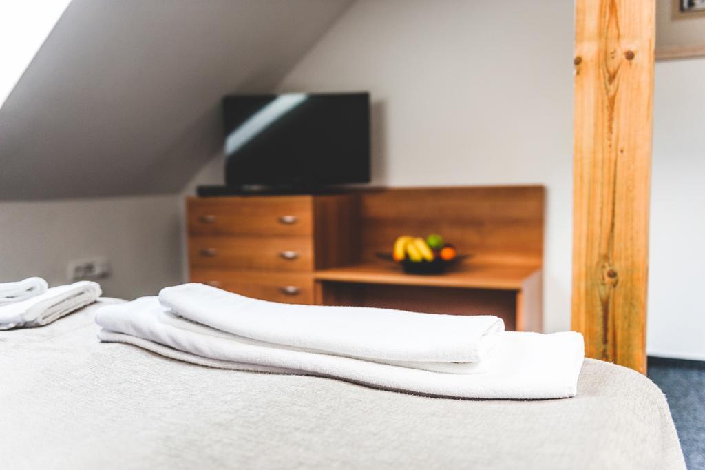 Hotel U Ceske Koruny Hradec Králové Oda fotoğraf