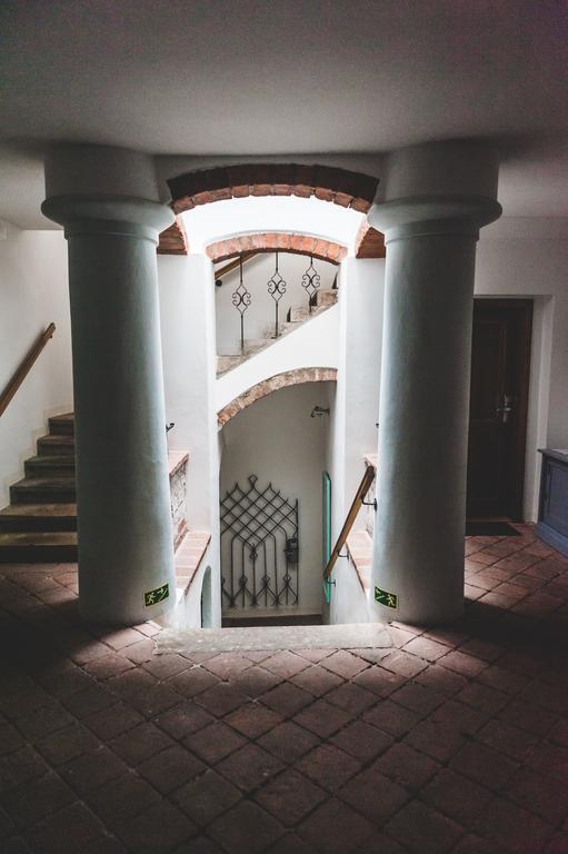 Hotel U Ceske Koruny Hradec Králové Dış mekan fotoğraf