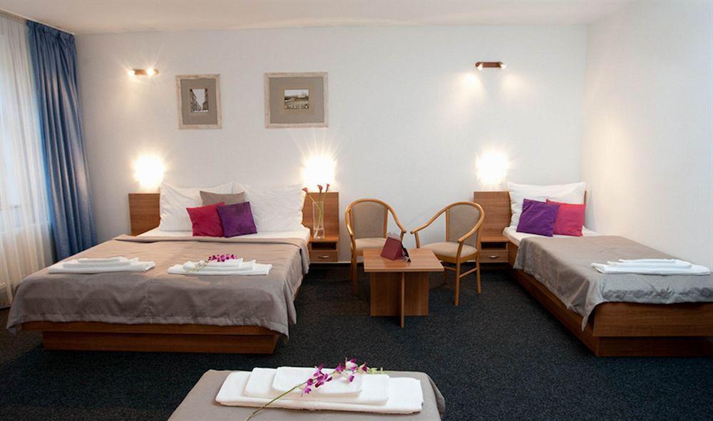 Hotel U Ceske Koruny Hradec Králové Dış mekan fotoğraf