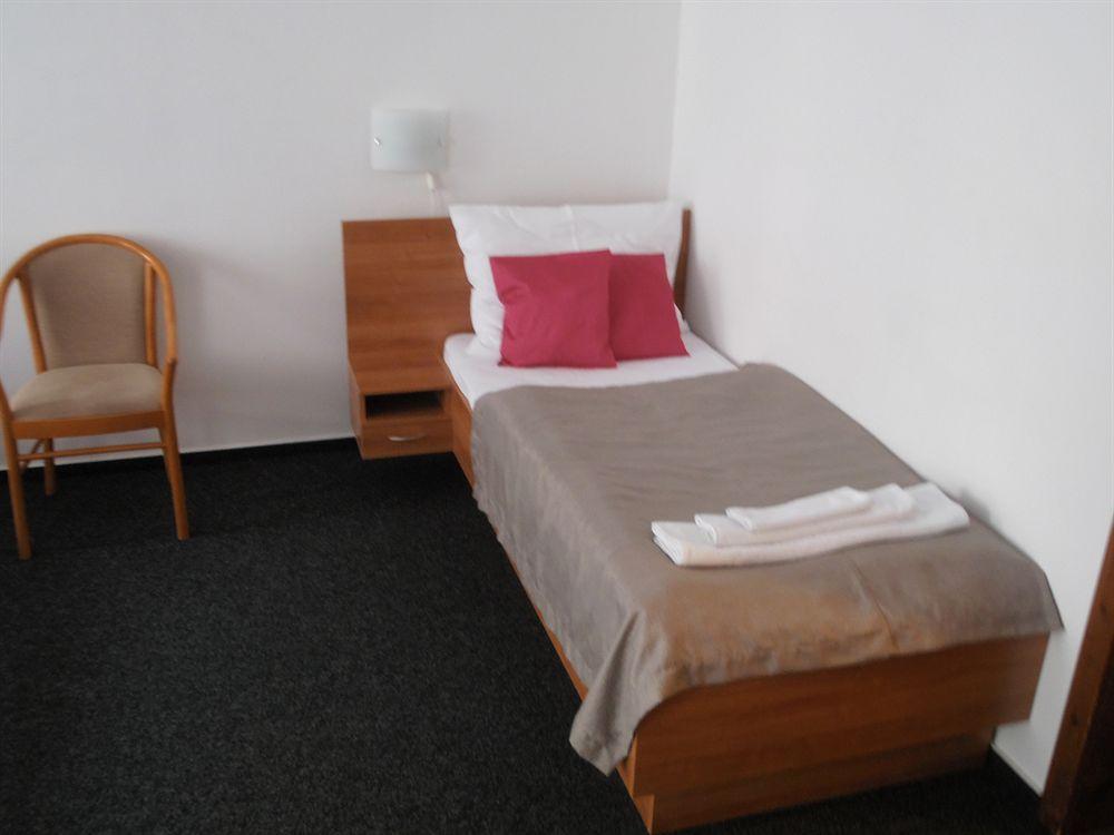 Hotel U Ceske Koruny Hradec Králové Dış mekan fotoğraf