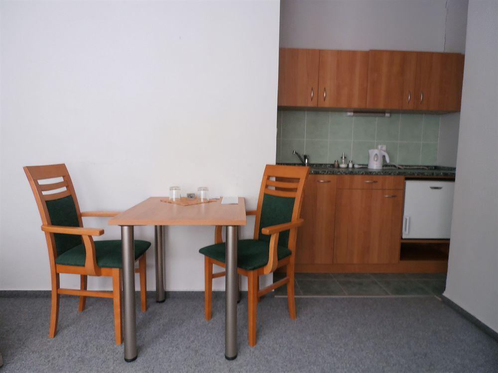 Hotel U Ceske Koruny Hradec Králové Dış mekan fotoğraf