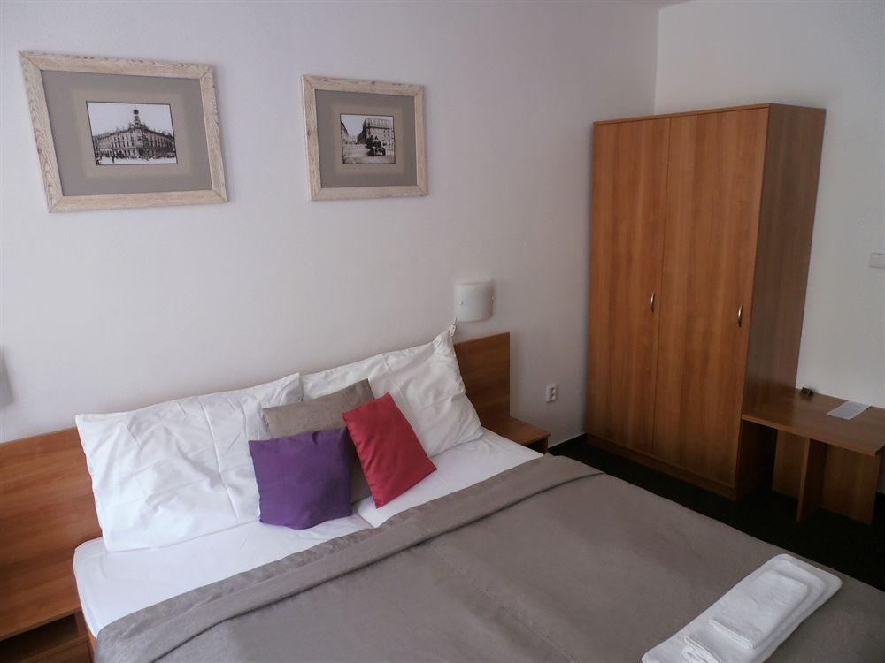 Hotel U Ceske Koruny Hradec Králové Dış mekan fotoğraf