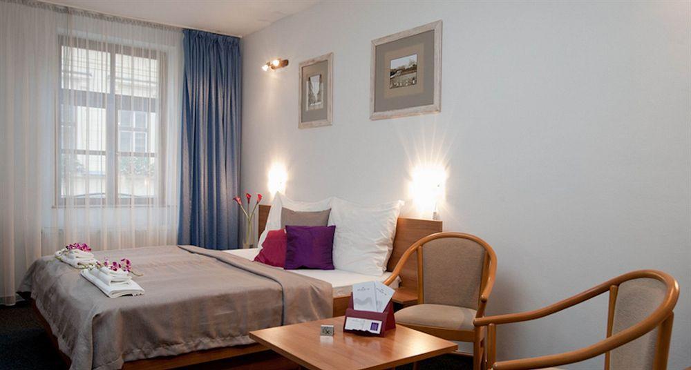 Hotel U Ceske Koruny Hradec Králové Dış mekan fotoğraf