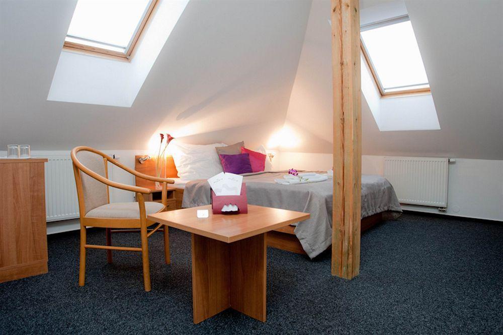 Hotel U Ceske Koruny Hradec Králové Dış mekan fotoğraf