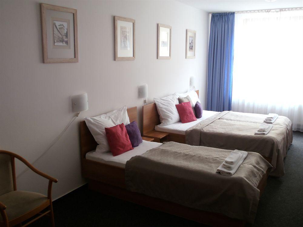 Hotel U Ceske Koruny Hradec Králové Dış mekan fotoğraf