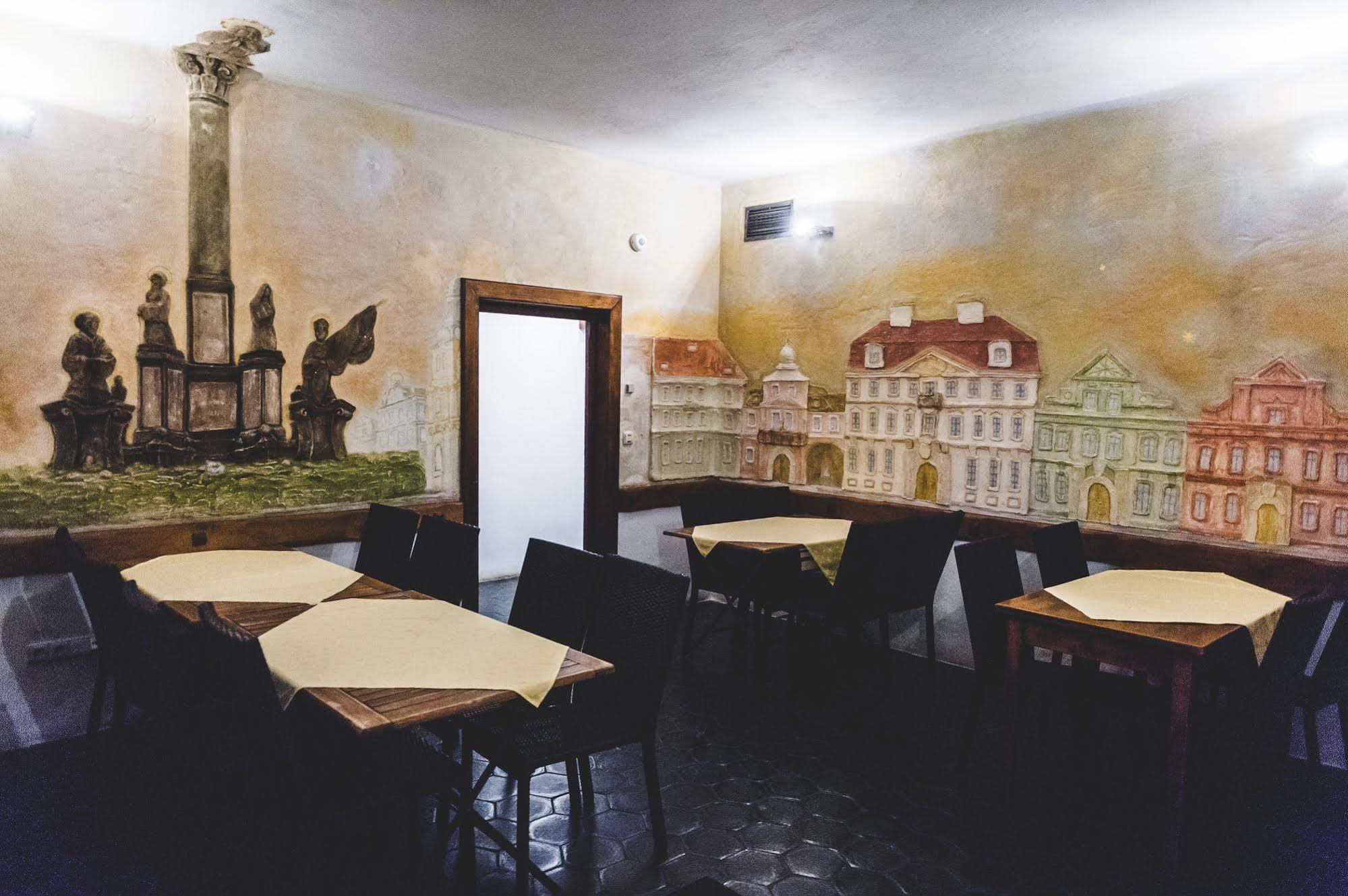 Hotel U Ceske Koruny Hradec Králové Dış mekan fotoğraf