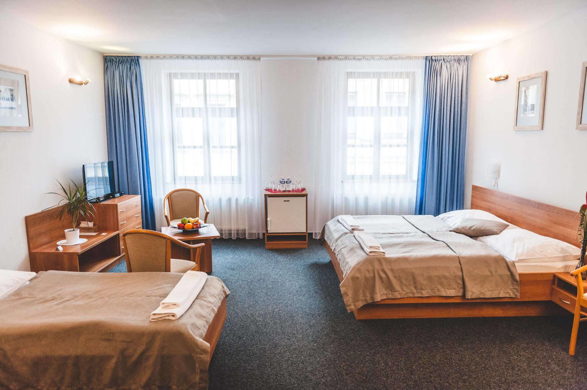 Hotel U Ceske Koruny Hradec Králové Dış mekan fotoğraf