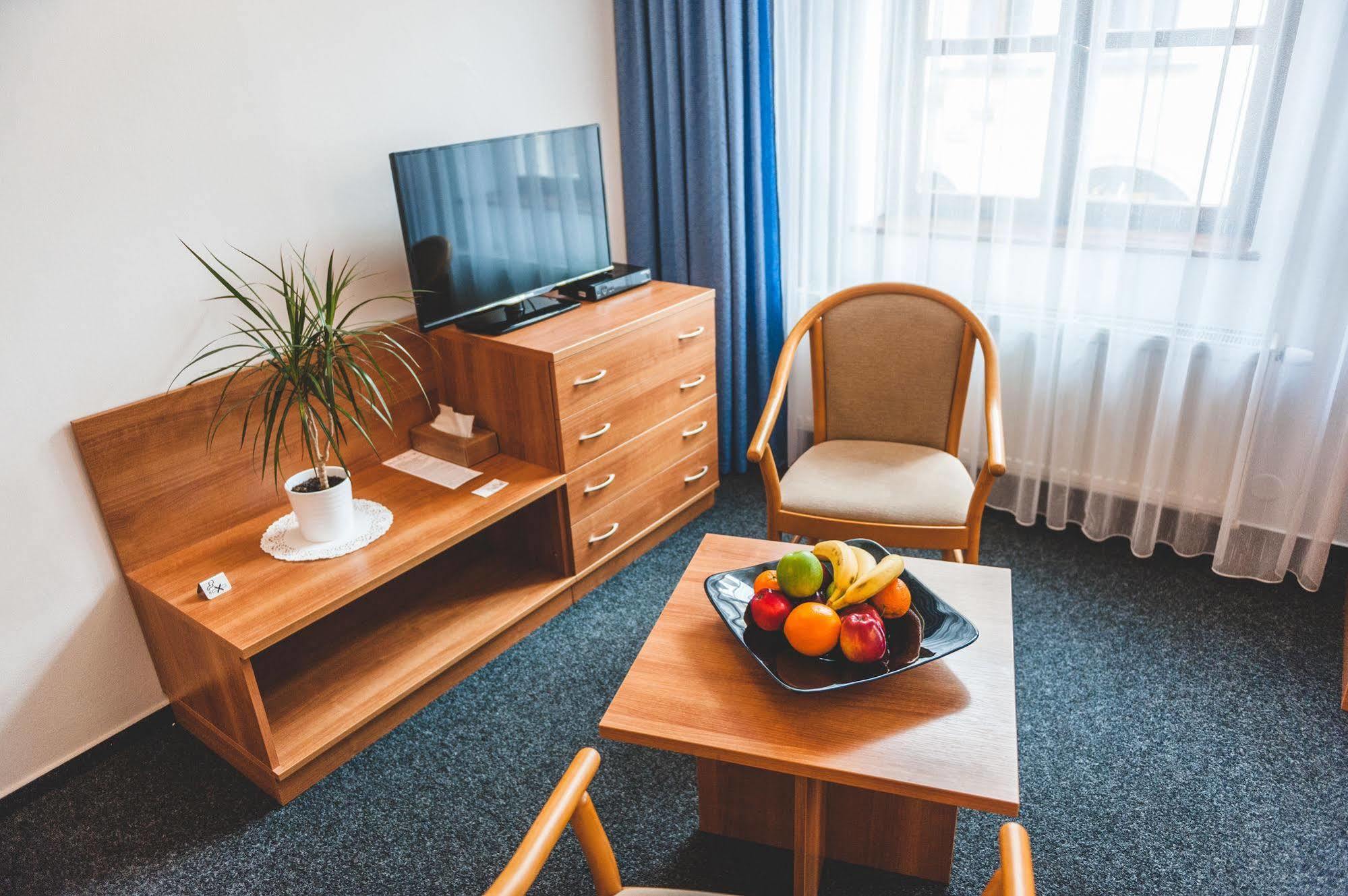 Hotel U Ceske Koruny Hradec Králové Dış mekan fotoğraf