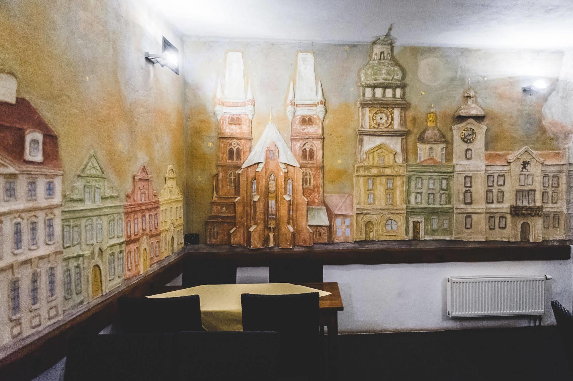 Hotel U Ceske Koruny Hradec Králové Dış mekan fotoğraf